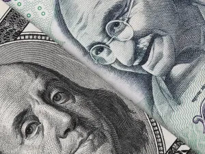 Indian Rupee Dives Further without RBI Intervention