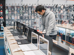 الطلب على أجهزة الكمبيوتر يزيد بنسبة 15% خلال عام 2020