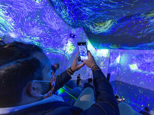 "إبسون" تتوقع ارتفاعًا في الطلب على إقامة الفعاليات ذات التقنيات الغامرة والتفاعلية في الشرق الأوسط