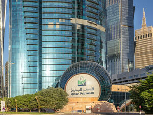 Qatar Petroleum Inks 10-Year Deal to Supply LNG to China