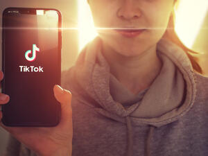 إيطاليا تطلب من TikTok حظر أي مستخدمين لم تتمكن من التأكد من سنهم