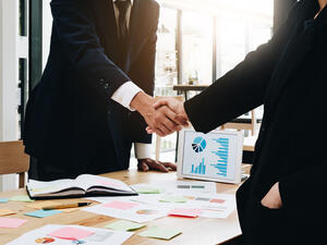 صفقة اندماج بين أكبر بنكين في السعودية أقتربت من الإنتهاء