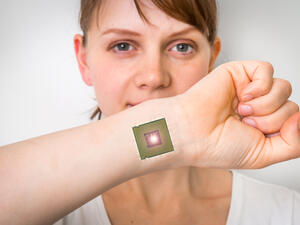 روسيا: شريحة تزرع تحت الجلد لإطالة العمر