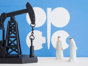 Saudi Arabia, Russia Seal Oil Cuts Deal 