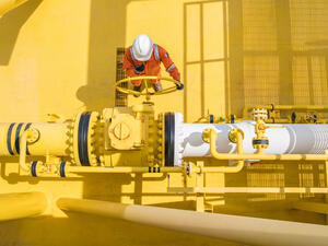 UAE Backs ‘Unconditional’ Oil Output Increase 