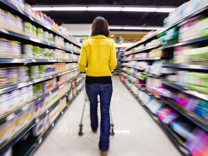 US Consumers' Spending Increases 1 Percent Despite High Inflation