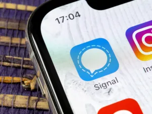 Signal Starts Online War Against Facebook Over Banned Ads 