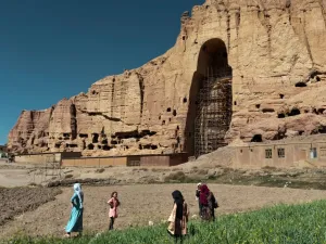 البحث عن كنز ضخم من الذهب الخالص تحت تمثال بوذا بافغانستان