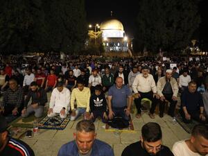 الآلاف يؤدون التراويح في الأقصى في ثاني ايام رمضان