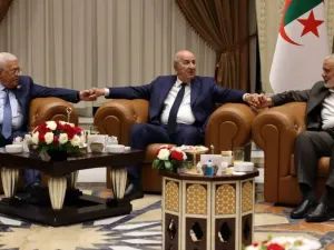 تبون يرعى "لقاء تاريخيا" بين عباس وهنية في الجزائر