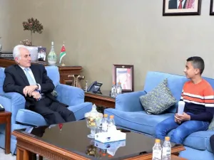 تكريم طالب اردني بالصف السادس لاكتشافه خطأ علميا في مادة العلوم