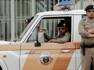 السعودية: اعتقال ضباط أمن وموظفين كبارا بينهم قاض بتهم الرشوة