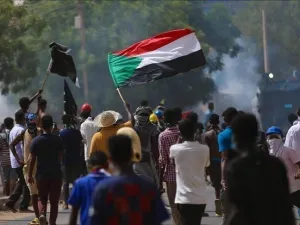 الصدر: اقتحام البرلمان فرصة لتغيير جذري للنظام السياسي في البلاد