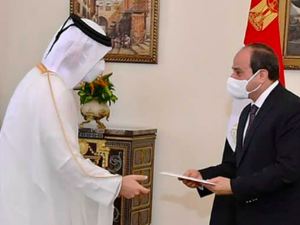 الرئيس المصري عبد الفتاح السيسي يتلقى دعوة من أمير قطر لزيارة الدوحة سلمها وزير الخارجية محمد بن عبد الرحمن