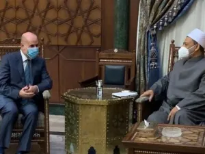 شيخ الأزهر احمد الطيب خلال استقباله مستشار الرئيس الفلسطيني للشؤون الدينية محمود الهباش