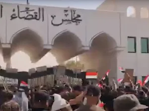 الصدريون يوسعون اعتصامهم ويرابطون أمام مجلس القضاء الأعلى