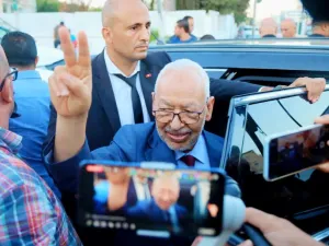 إبقاء الغنوشي في حالة سراح بعد استجوابه بقضية “التسفير"