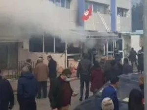 وفاة عضو بحركة النهضة التونسية في حريق مقرها المركزي