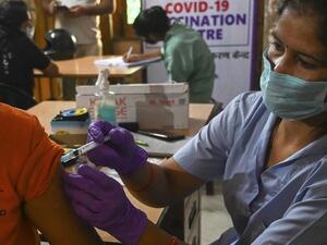 اصبحت الهند ثاني دولة في العالم بعد الصين التي يتخطى فيها عدد الجرعات المقدمة للمواطنين عتبة المليار