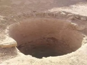 بكاء رضيعة يقود لانقاذها من داخل بئر في الاردن