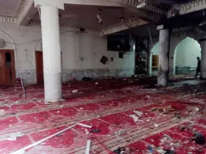 عشرات القتلى والجرحى في تفجير بمسجد في باكستان
