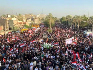 العراق.. تظاهرات مضادة للصدريين والمالكي يدعو إلى الحوار لتجاوز الأزمة