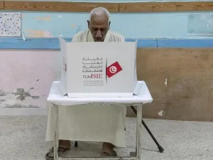 تونس.. اتساع دائرة المقاطعة للانتخابات وتحذيرات من "انفجار عام"