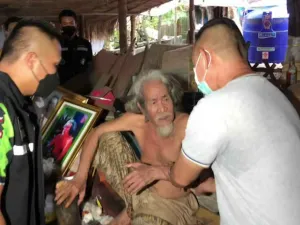 اعتقال زعيم طائفة تعبد الجثث وتقتات على البول والبراز
