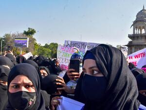 تواصل الاحتجاجات في الهند ضد منع الحجاب غداة قرار قضائي جديد