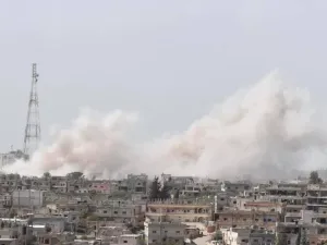 مقتل 4 جنود سوريين في درعا والقوات الحكومية ترد بقصف عنيف على المدينة