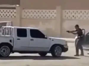 تكريم شرطي سعودي بعد اعتقاله مفحطا خطرا