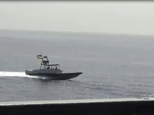 إيران اعادت الزورقين للأميركيين لكن بدون كاميراتهما
