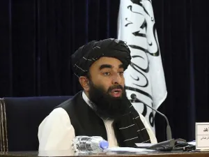 وكيل وزارة الإعلام في حكومة تصريف الأعمال الأفغانية ذبيح الله مجاهد