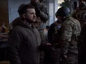 زييلينسكي يزور جبهة باخموت عشية اجتماع مفصلي لبوتين مع قادته العسكريين