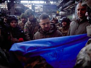 زيلينسكي في طريقه الى واشنطن على متن طائرة عسكرية أميركية