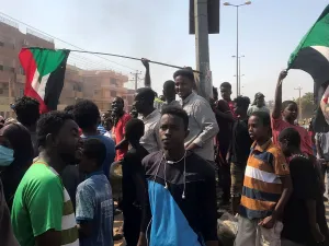 السودان: قتيلان وعشرات الجرحى في مواجهات بين الجيش ومحتجين على الانقلاب