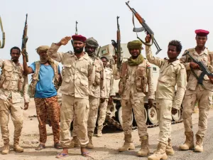 مقتل واصابة عشرات الجنود السودانيين بصاروخ حوثي في اليمن