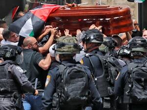 إسرائيل تتكتم على نتائج التحقيق باعتداء قواتها على جنازة أبو عاقلة