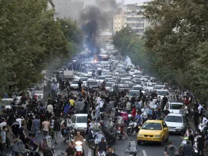 تظاهرات إيران.. 11 قتيلا بينهم 3 شرطيين قضوا طعنا بالسكاكين