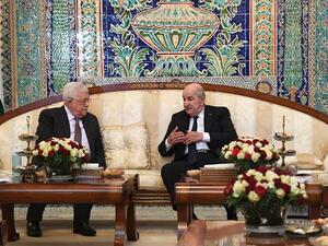 الرئيس الجزائري عبد المجيد تبون مع نظيره الفلسطيني محمود عباس في الجزائر العاصمة