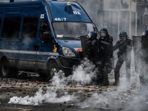 ايران تدين "قمع التظاهرات السلمية للشعب الفرنسي"