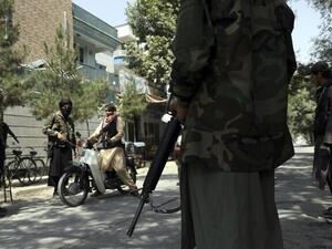 12 قتيلا بتفجير قرب مسجد في كابول تزامنا مع صلاة جنازة على والدة ذبيح الله مجاهد