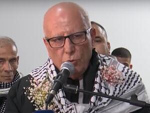 إسرائيل تلغي تصاريح مسؤولين فلسطينيين كبارا بعد لقائهم الاسير المحرر كريم يونس 