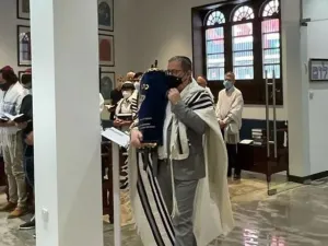 الكنيس اليهودي في قلب المنامة يعود للحياة بعد 74 عاما