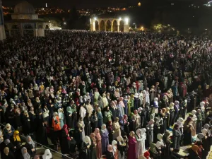 250 ألف مصل يحيون ليلة القدر في الأقصى