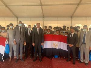 القاهرة تعلن إعادة 140 مصريا كانوا محتجزين في ليبيا