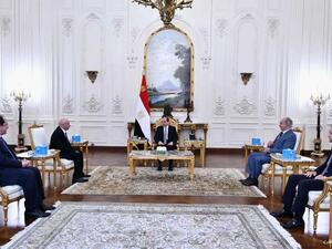 السيسي يستقبل حفتر 