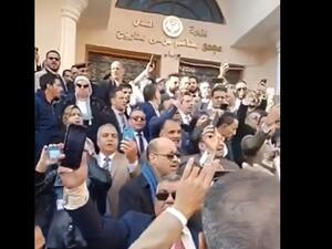 محامو مصر ينهون اضرابهم بعد الافراج عن زملائهم في "مطروح"
