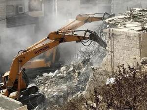 القوات الاسرائيلية تهدم ثلاثة منازل في الخليل