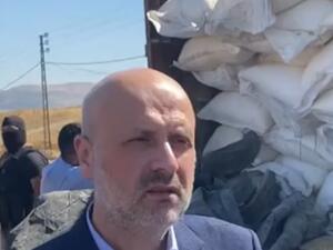 وزير الداخلية اللبناني بسام مولوي خلال تفقده شحنة نترات الامونيوم المضبوطة